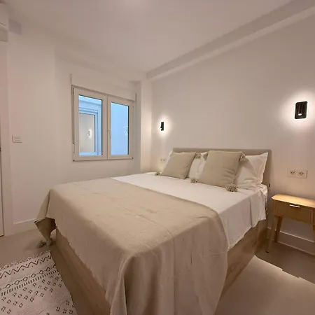 Boutique 2 Bedroom In Old Town Centre, Rooftop Terrace, 2 Min Walk To Apartment *