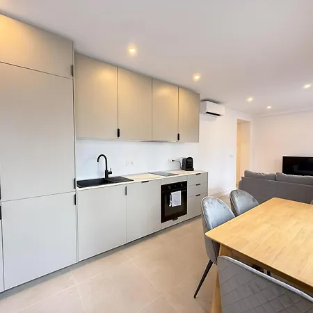 Boutique 2 Bedroom In Old Town Centre, Rooftop Terrace, 2 Min Walk To * Estepona