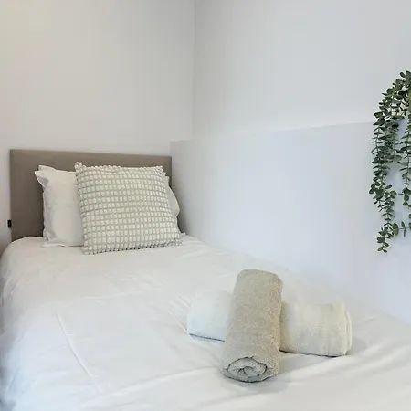 Boutique 2 Bedroom In Old Town Centre, Rooftop Terrace, 2 Min Walk To Apartman