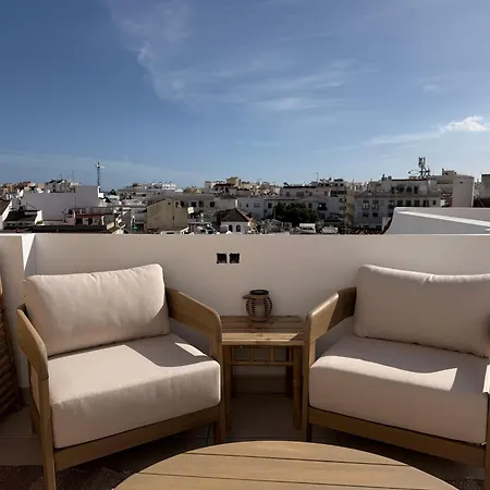 Apartman Boutique 2 Bedroom In Old Town Centre, Rooftop Terrace, 2 Min Walk To Estepona